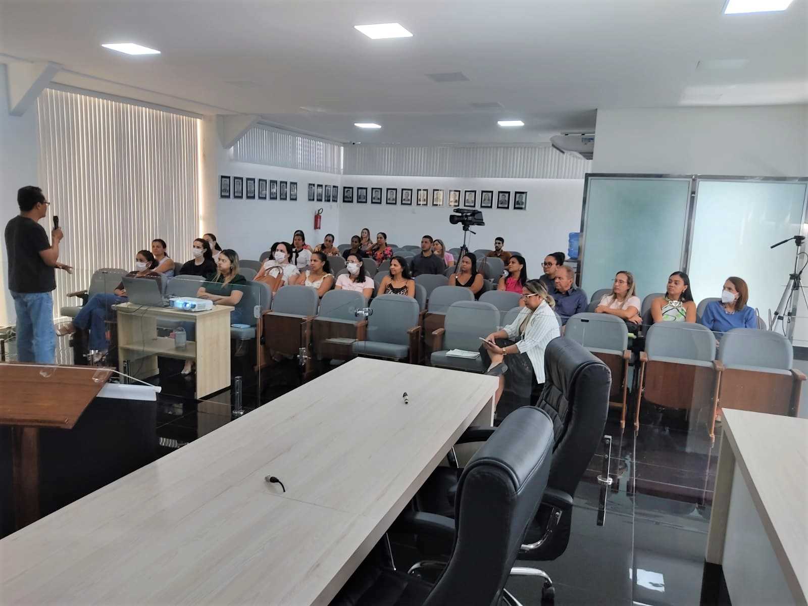 Camacã: Secretaria de Saúde promove palestra sobre a importância do diagnóstico e tratamento da Hanseníase